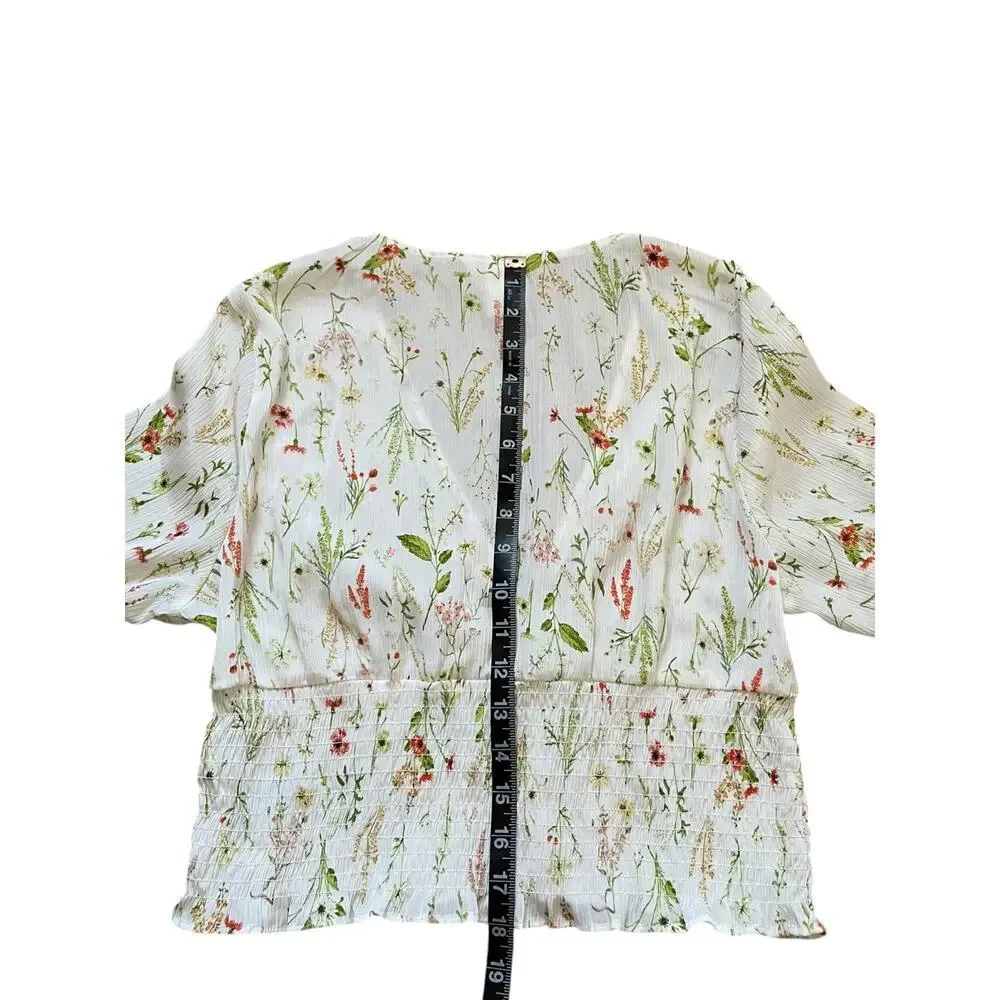H&M Cropped Vneck Top Smocked Cream Floral Med Feminine Coquette Dainty Cottage - Picture 9 of 9